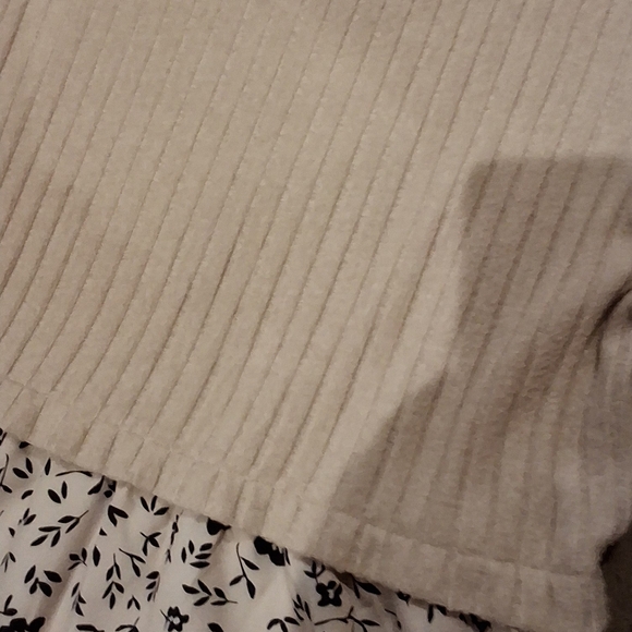 Elegant Floral Long Sleeve Dress - Picture 3 of 4